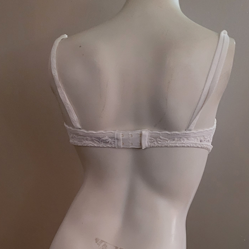 Bali Sample NWOT style 7482 34 A wire lace white - Picture 2 of 2